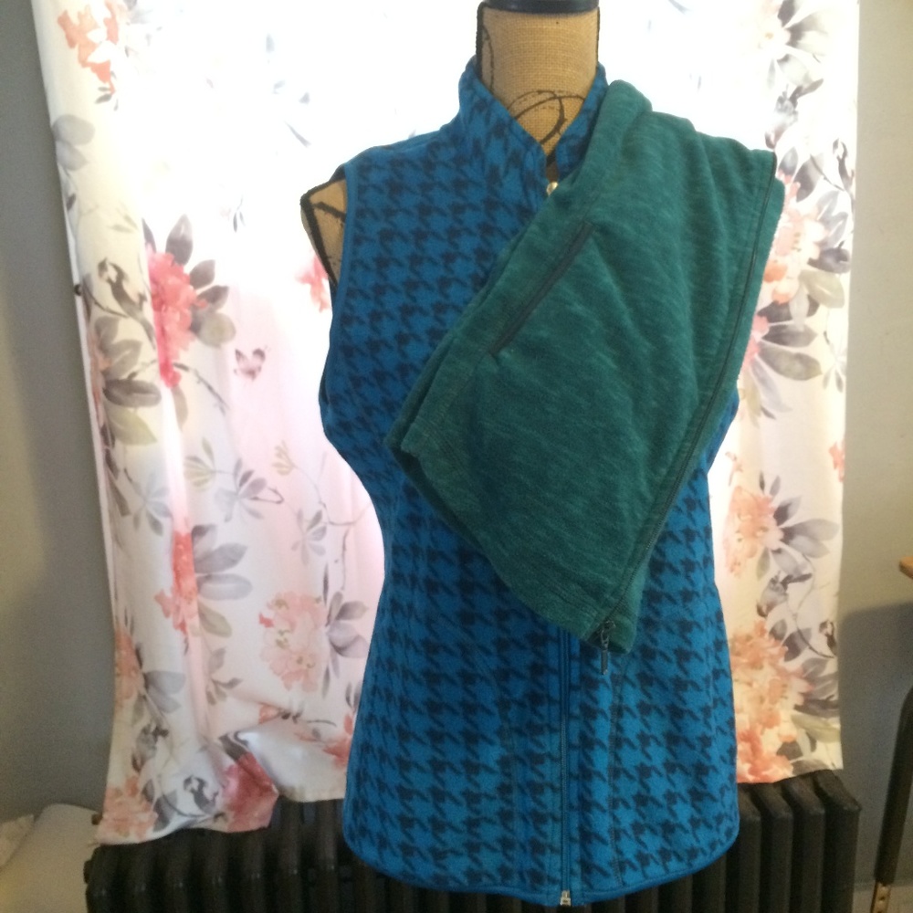 2 Medium Fleece Vests Old Navy NY&Co